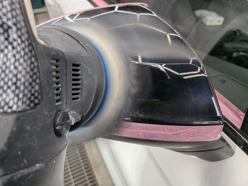 サイドミラー磨き作業