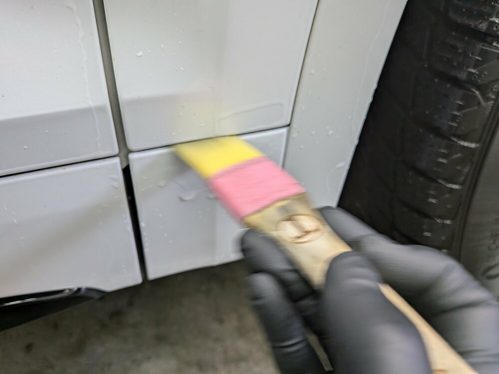 酸性ケミカルで水垢汚れを除去