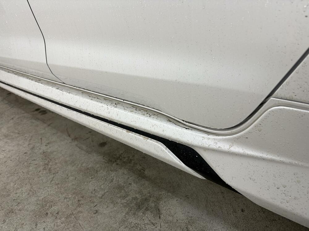 トヨタ カローラツーリング Gコーティングブログの画像3　札幌・江別で高耐久ガラスコーティング