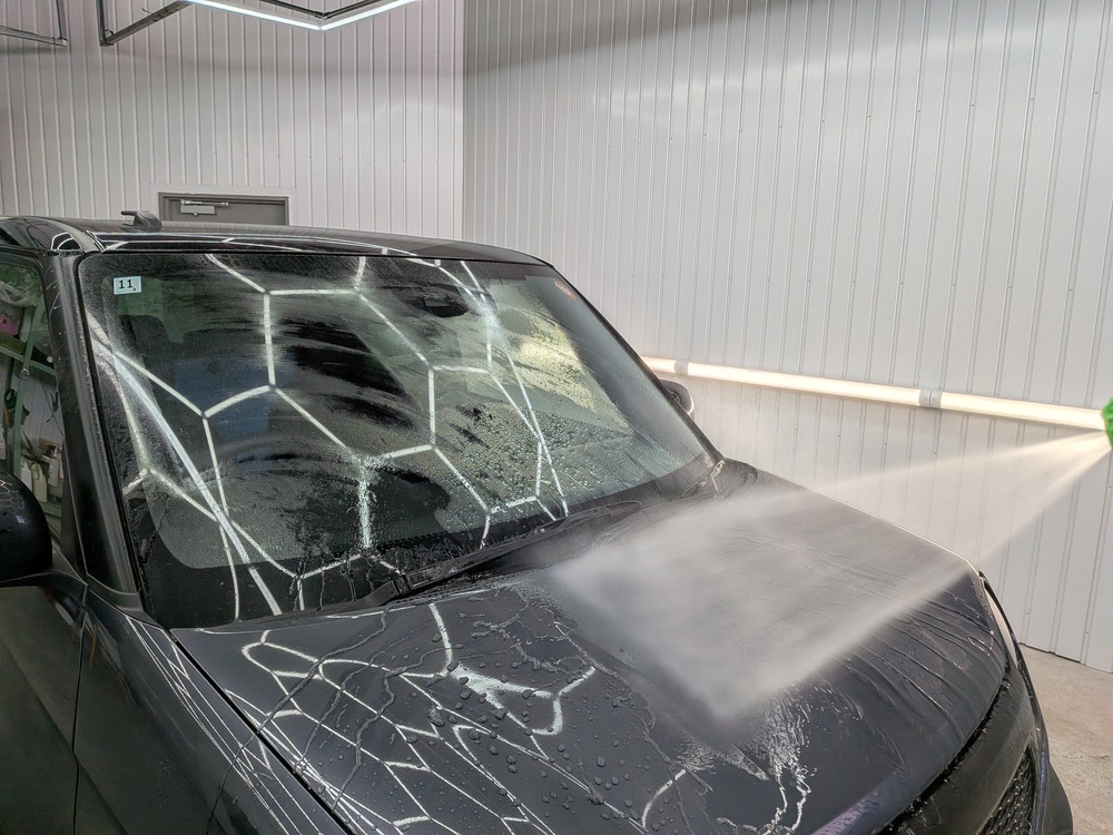 ボディを高圧洗浄機で予洗い